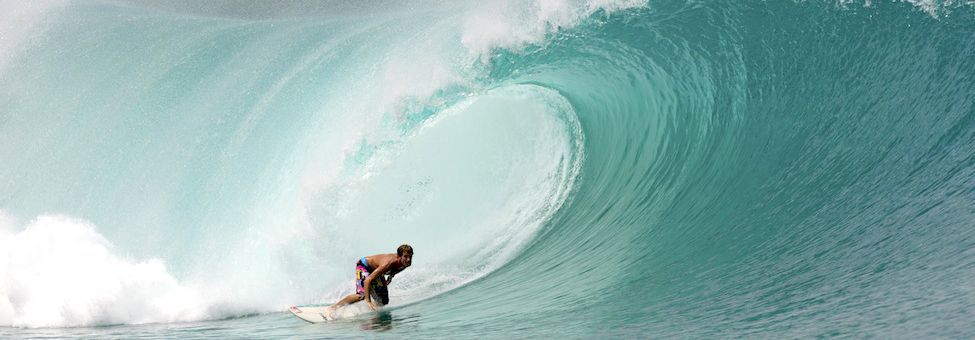 SURFING IN MENTAWAI