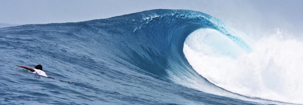 SURFING IN MALE ATOLLS