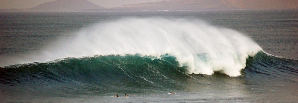 SURFING IN LANZAROTE